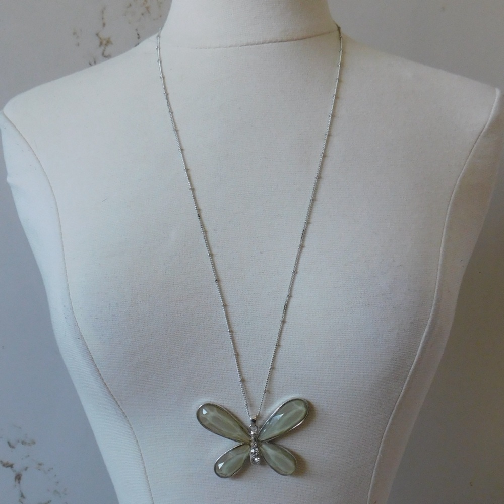 Chic Silver Butterfly Pendant Necklace